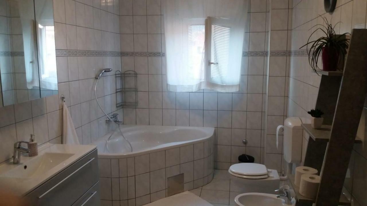Apartman Teklic Kaštela Eksteriør bilde